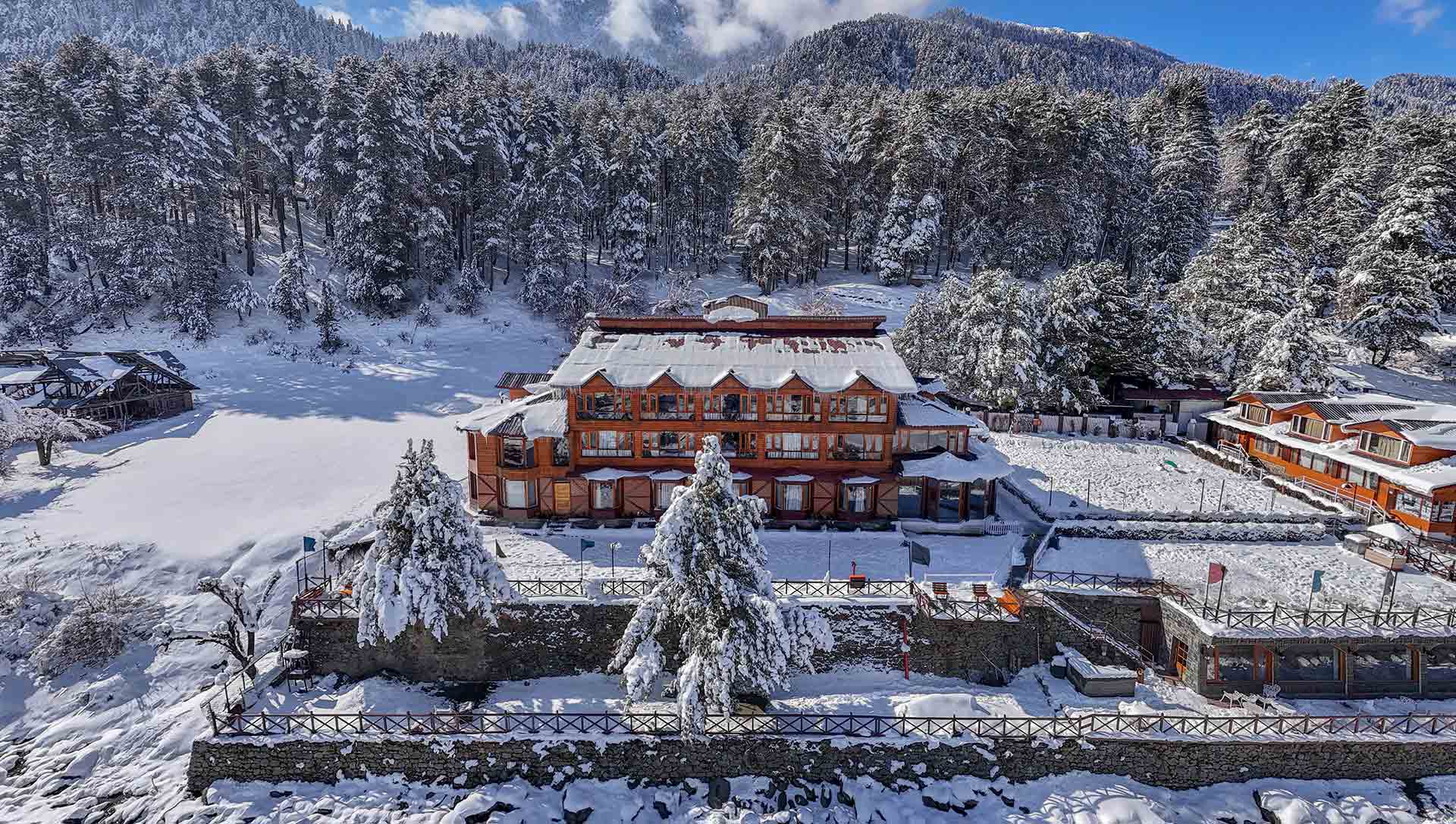 Hotel Heevan Pahalgam exterior view