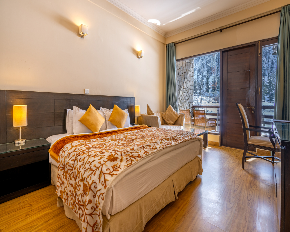 Deluxe room with balcony at Heevan Villas Sonmarg