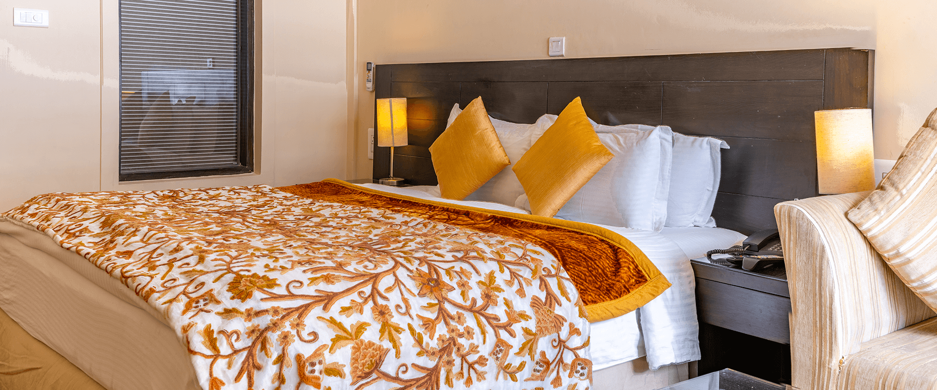 Deluxe room with balcony at Heevan Villas Sonmarg