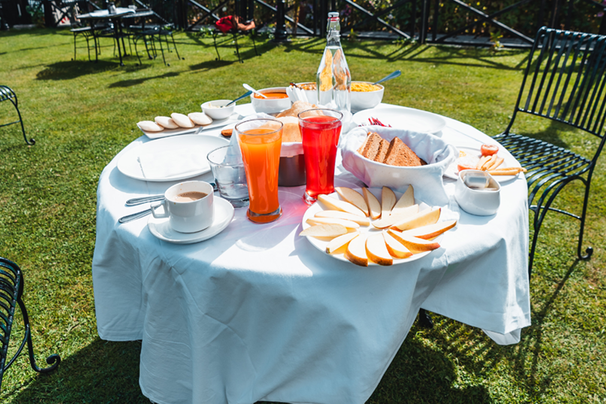 Alfresco in the Meadows at Heevan Retreat Gulmarg